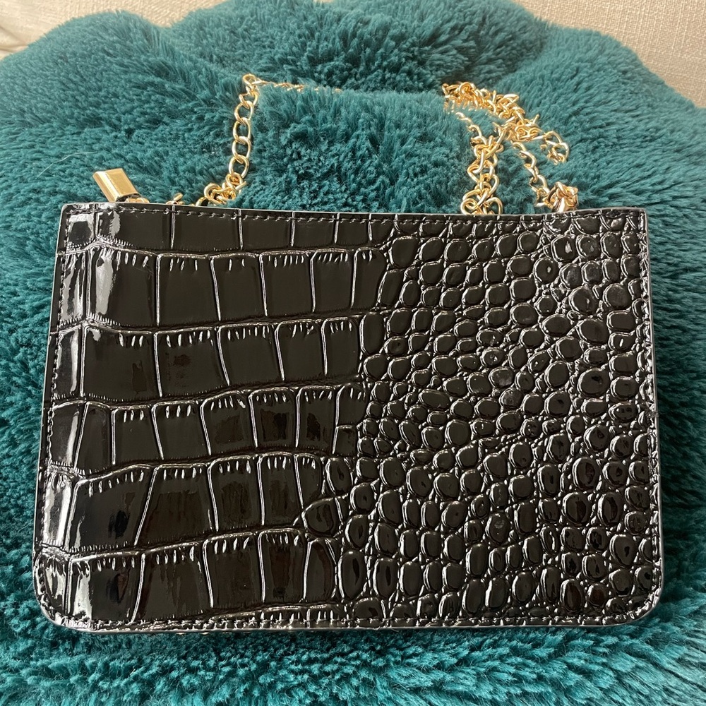 Elegant Black Croc-Embossed Women's Bag